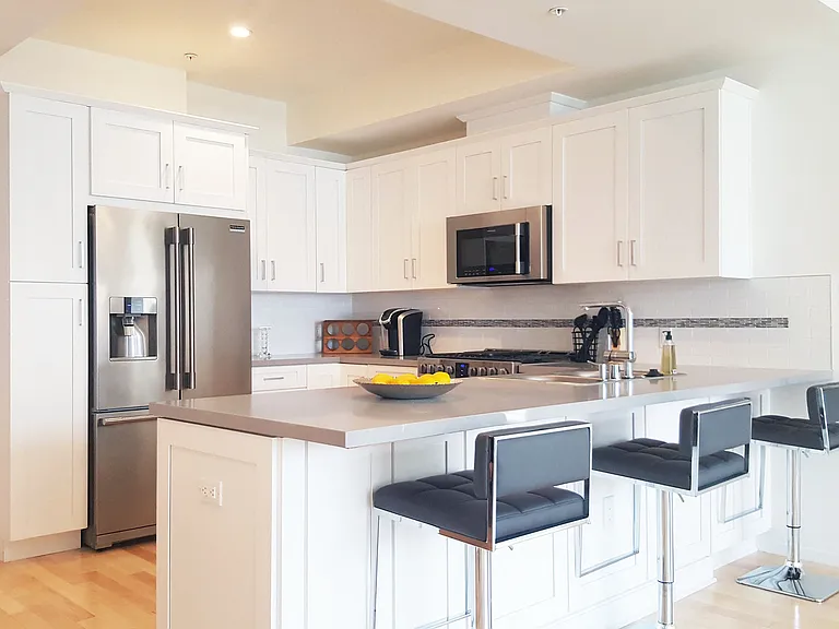738 S Ogden Dr — Photo 18