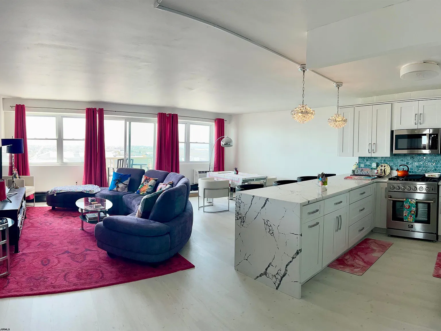 2 bed, 2.0 bath, 1021 sqft, $5,000 — Photo 3