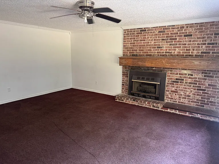 1084 Forbes Ln — Photo 23