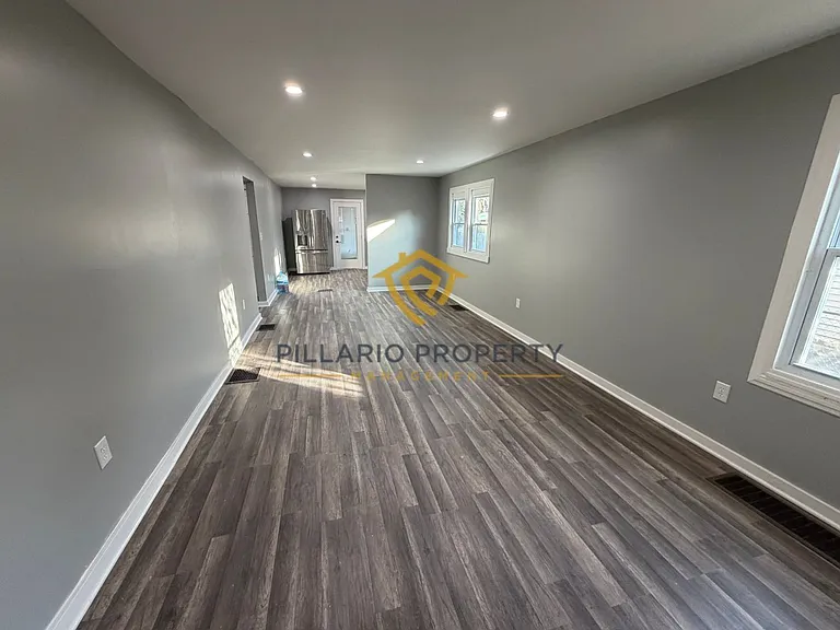 3906 Hoyt Ave — Photo 3