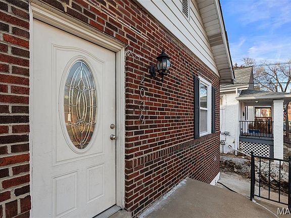 3rd image of 2039 Yale Ave