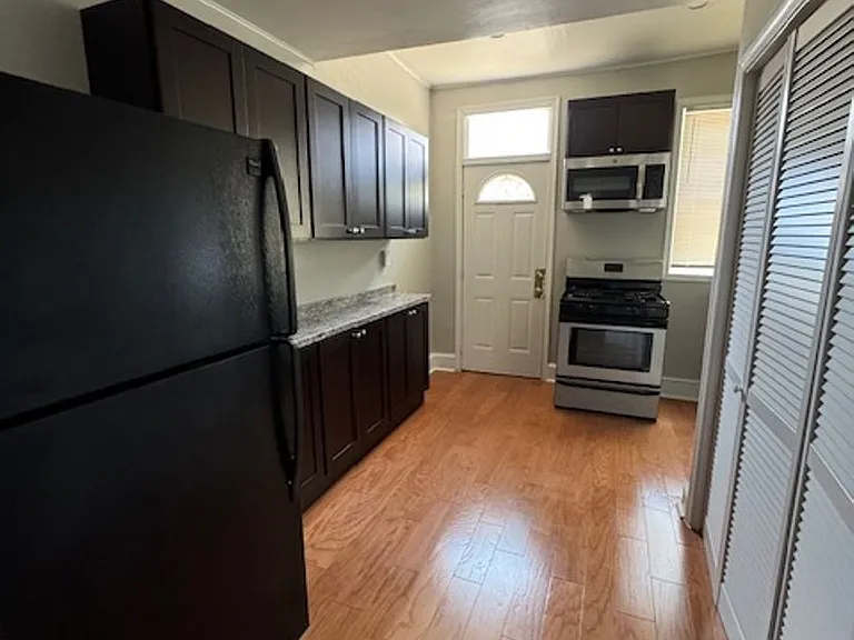 239 K St NE — Photo 2