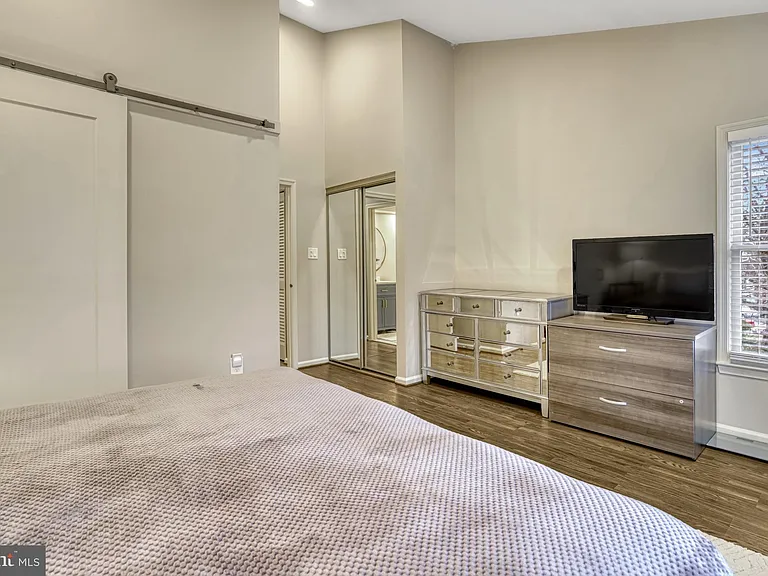 7598 N Lakeside Village Dr — Photo 17