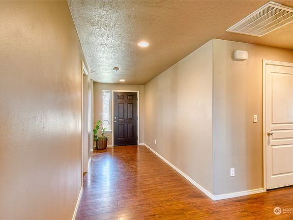 4th image of 1420 SW greeley Street