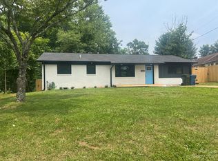 1030 11th St NE, Hickory, NC 28601