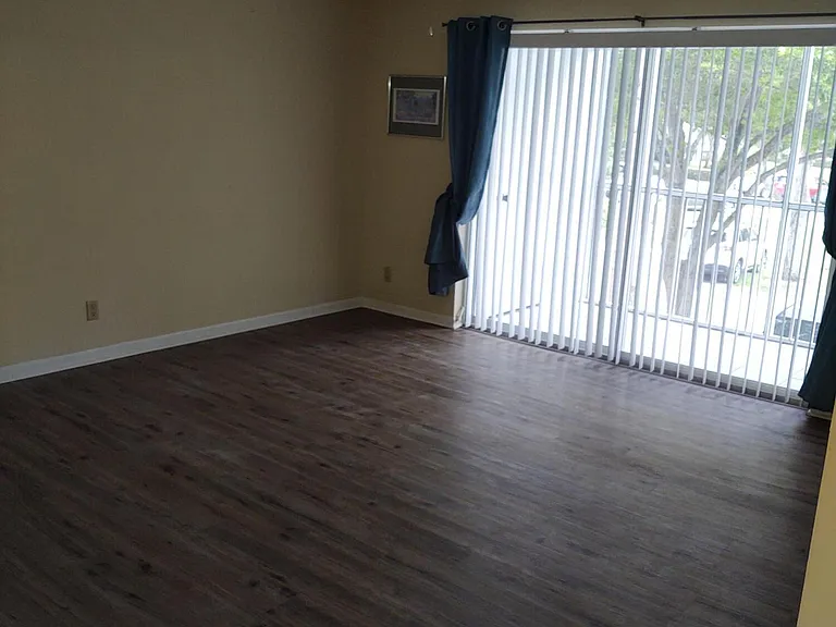 2512 SE Anchorage Cv #2 — Photo 5