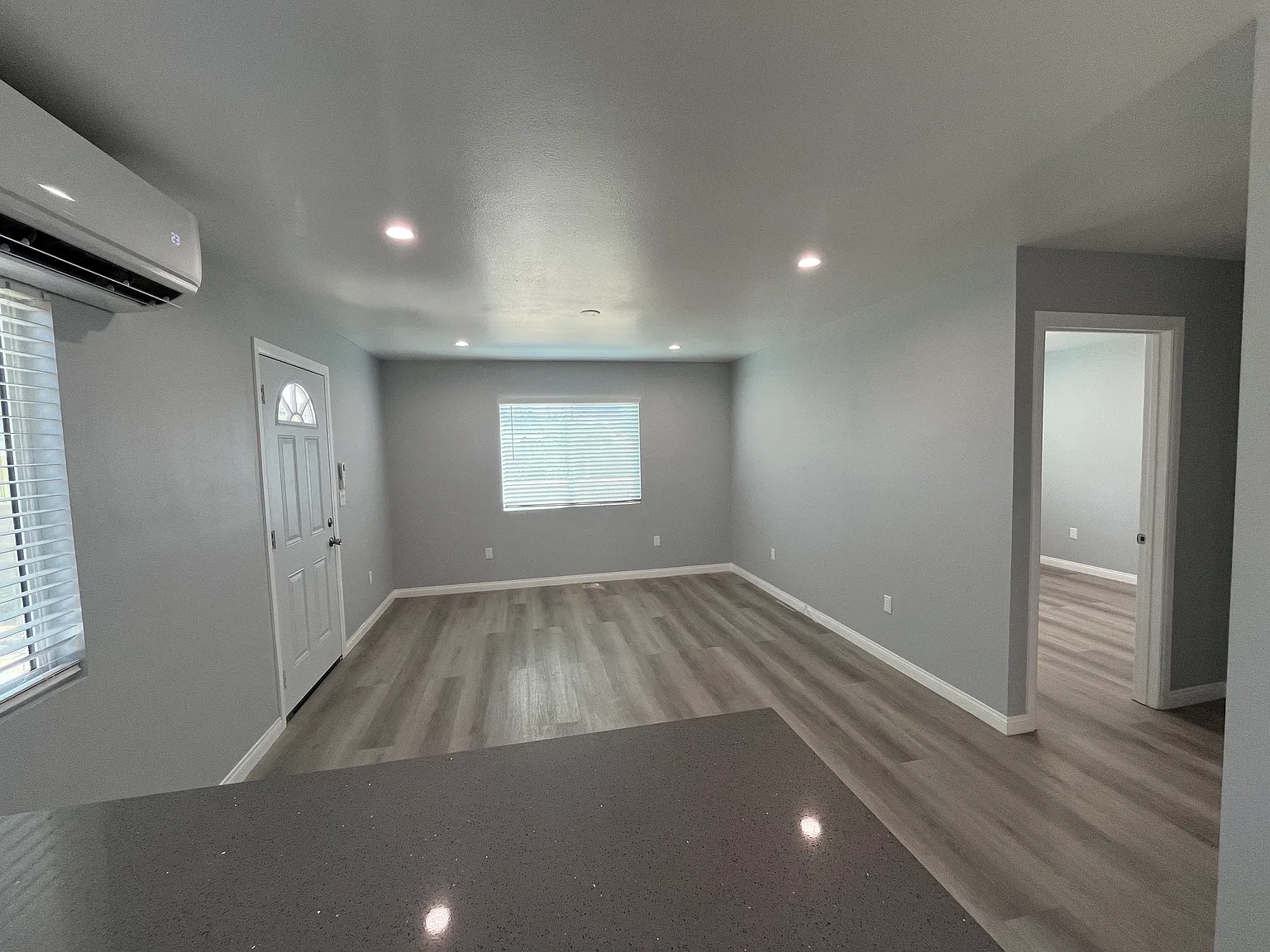 2 bed, 730 sqft, $1,900 — Photo 2