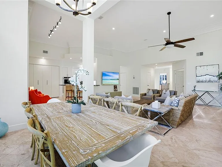 1560 Clermont Dr #D-201 — Photo 9