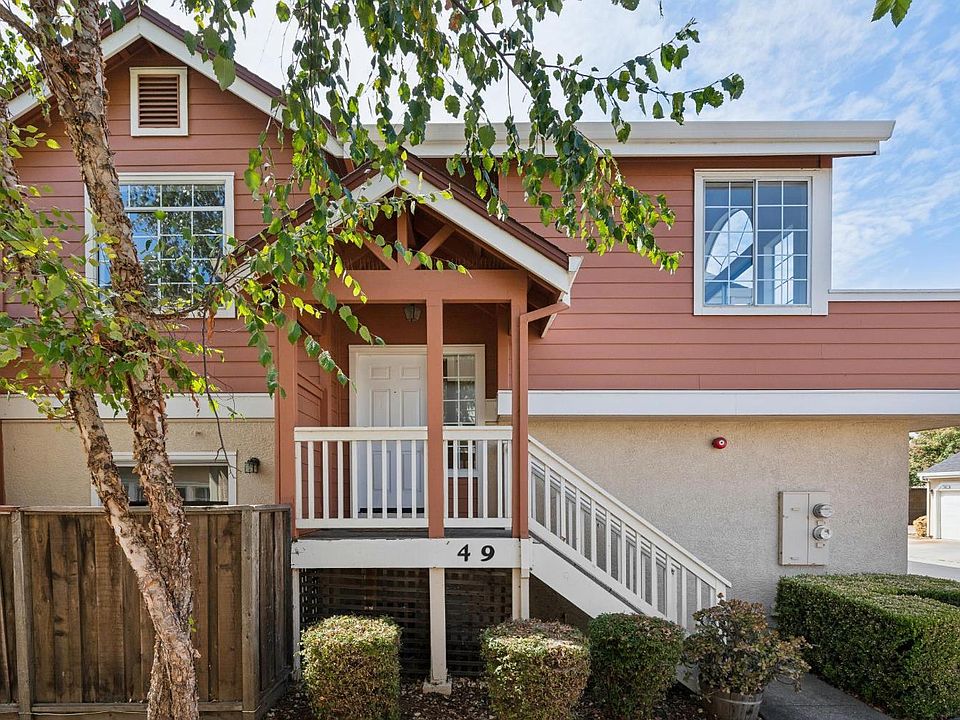 1st image of 49 Chaucer Ln
