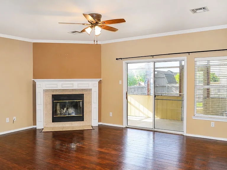 712 White Hawk Trl — Photo 18