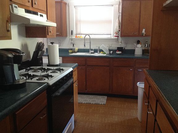 4th image of 3754 Centre St