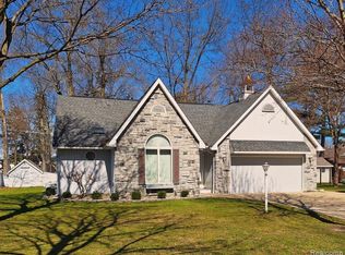 112 Woodlawn Dr, Saint Charles, MI 48655