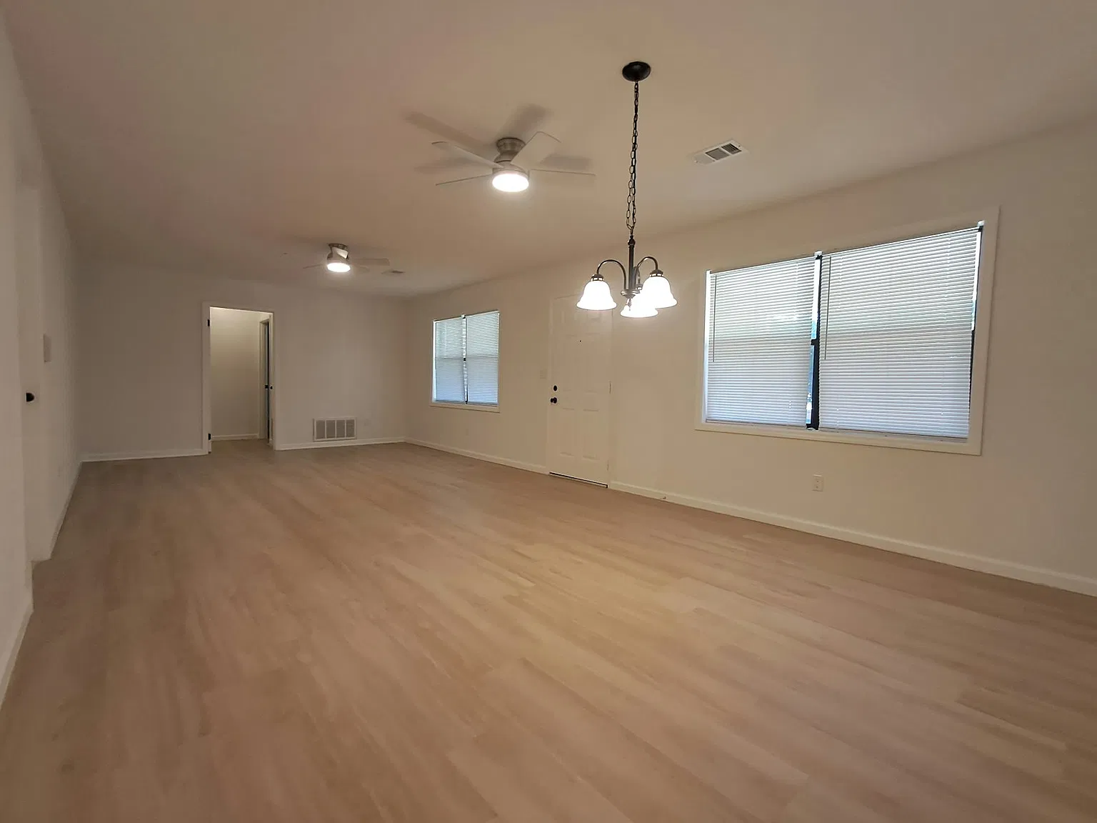 253 Meyer St — Photo 2