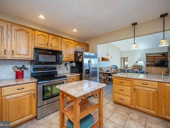 4th image of 1612 Mountainview Dr