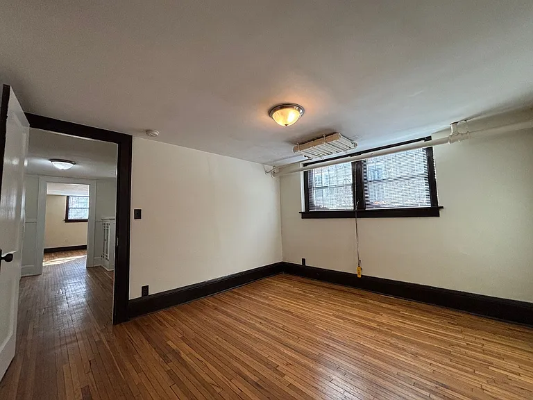 1091 Goodrich Ave — Photo 11