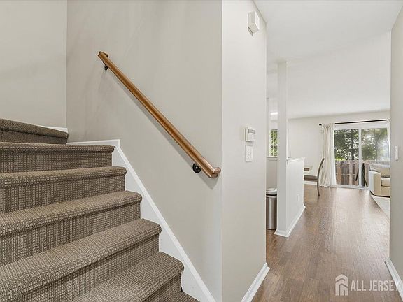 5th image of 130 Orchid Ln