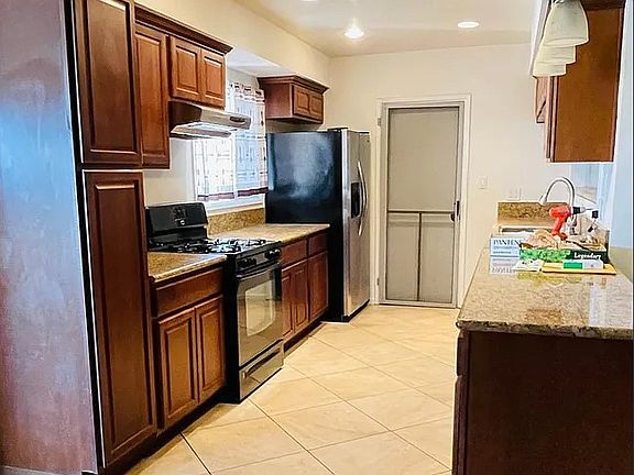 3rd image of 1071 College View Dr