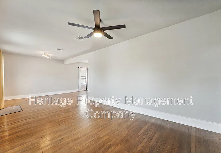 1031 Schley Ave — Photo 22