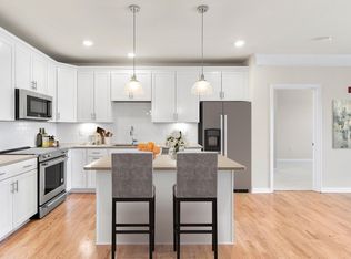 2 Stratton Dr #303, Woburn, MA 01801