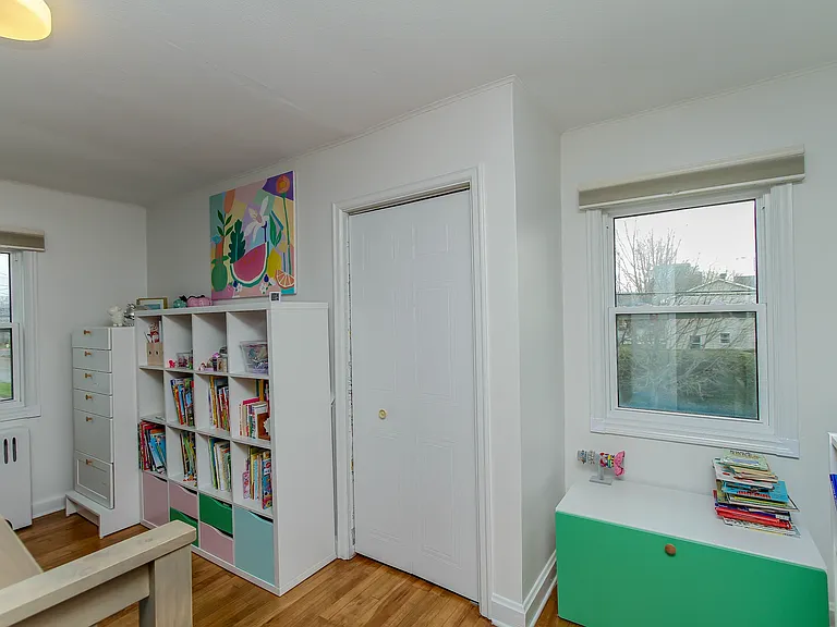 220 Cowley Ave — Photo 25