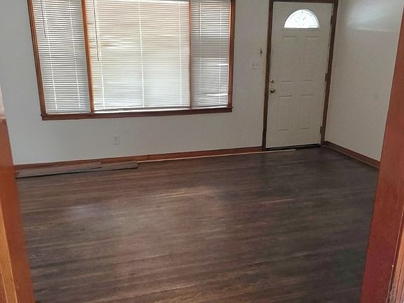 3rd image of 2538 W Cameron St