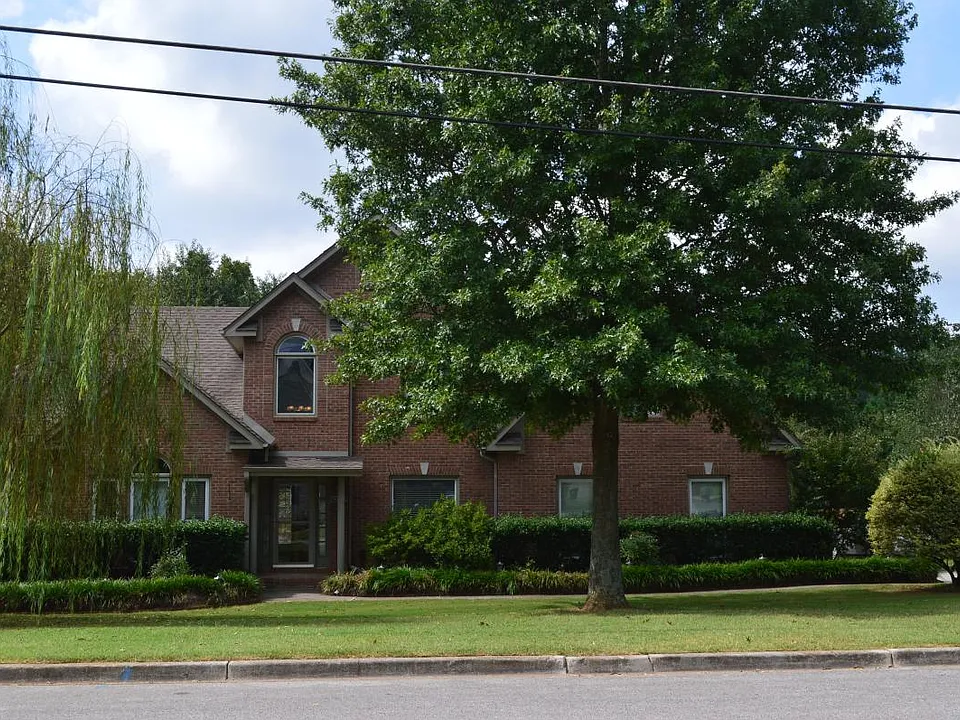 913 Highland Dr