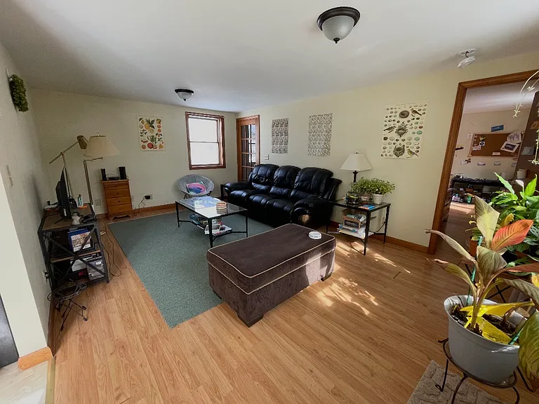 553 Main St — Photo 2