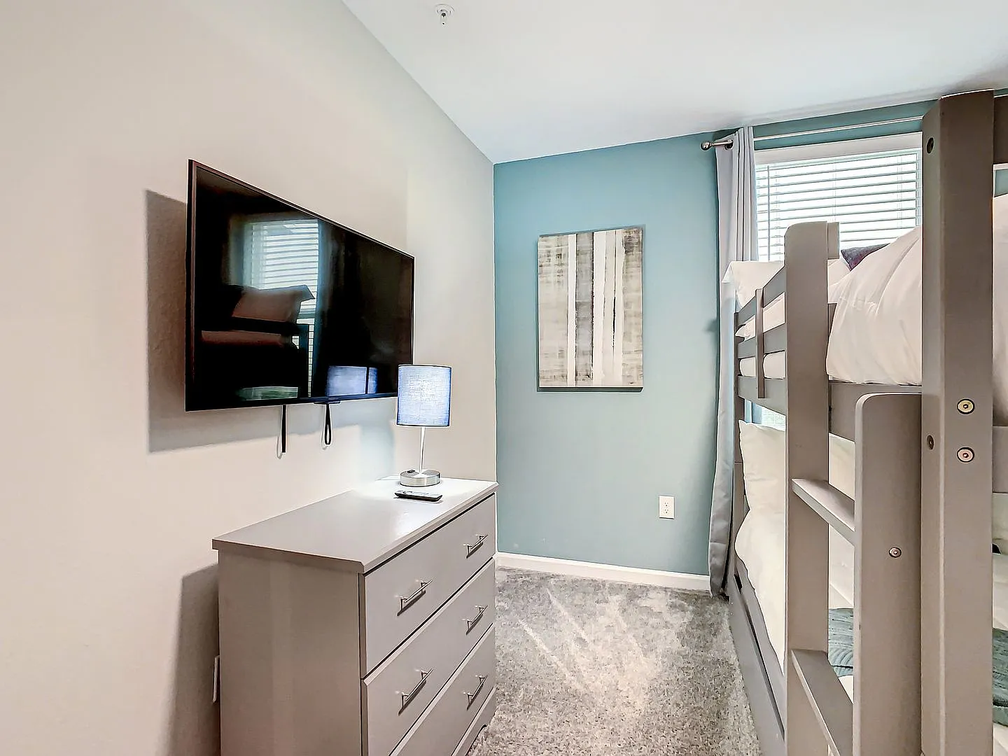 Beautiful 2-Bedroom, 2-Bath Furnished Condo in ChampionsGate Resort Furniture Optional! — Photo 4