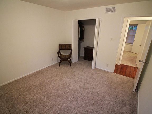5th image of 300 Crockett St
