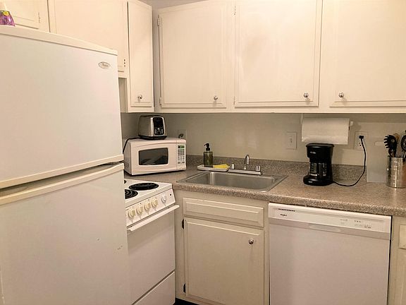 3rd image of 1124 Toledano St