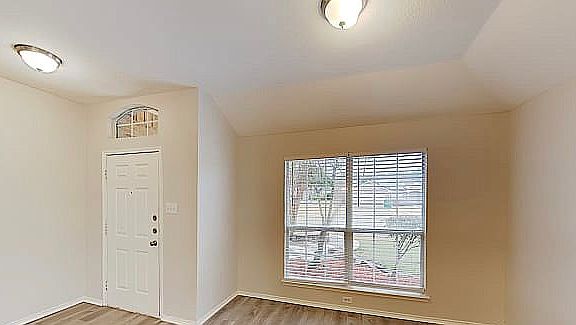 2nd image of 1042 Cove Hollow Dr