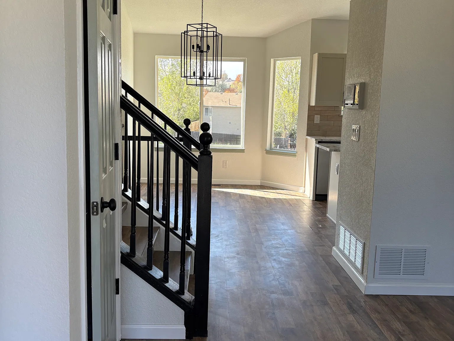 3 bed, 1884 sqft, $3,000 — Photo 2