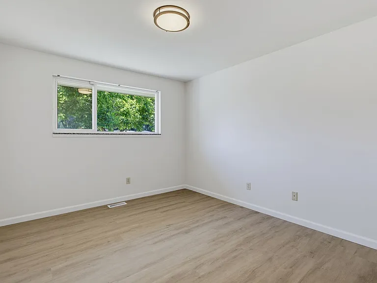 14204 SE 144th St — Photo 5
