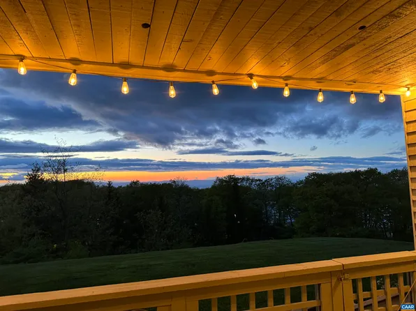 3204 N Ridge Ln, Roseland, VA 22967