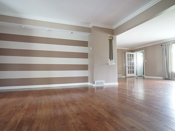3rd image of 1461 Parkhaven Dr