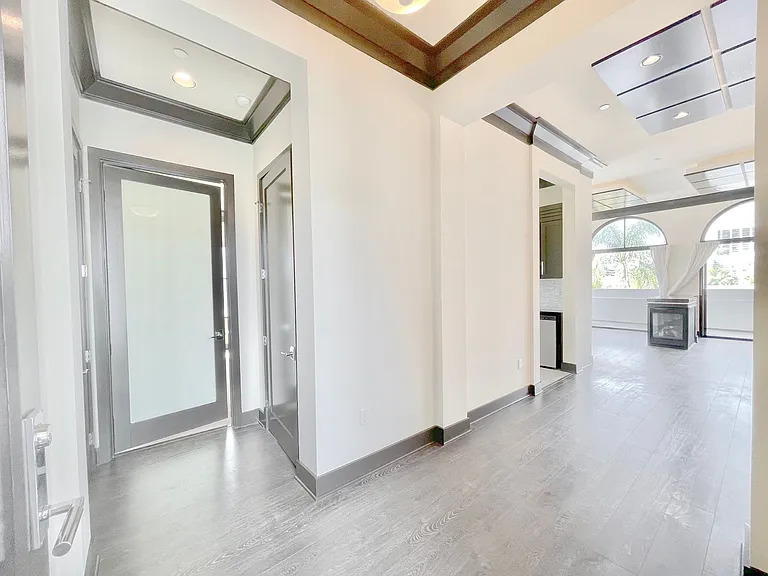 1110 Glenville Dr — Photo 6