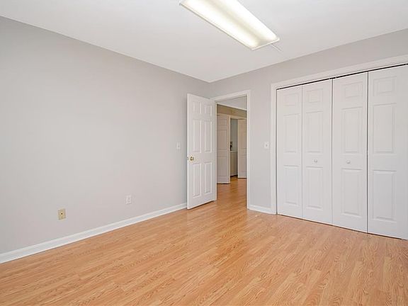 4th image of 203 Fairway Dr Unit 203