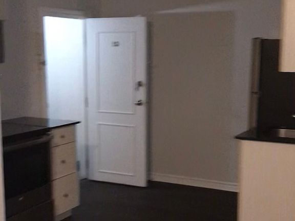 4th image of 253 Daly Ave #15