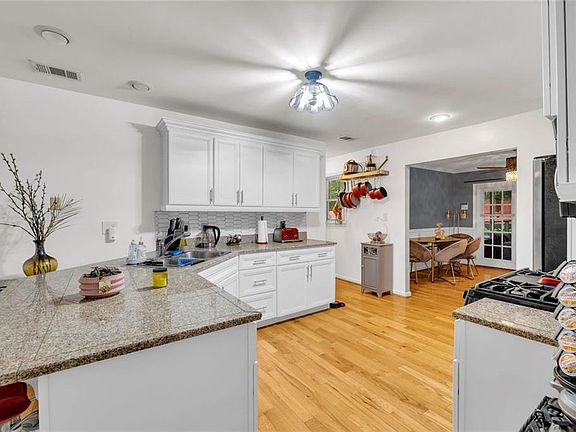 3rd image of 276 Logan St SE