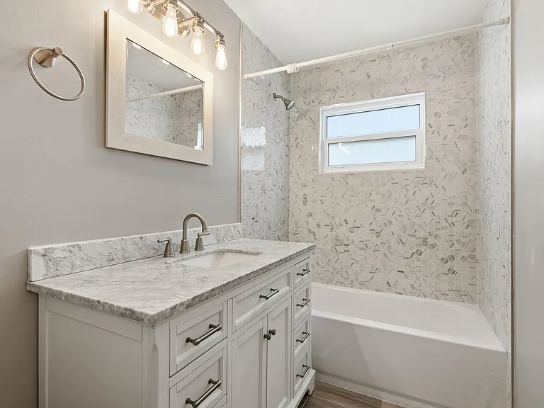 330 Scott Ct — Photo 22