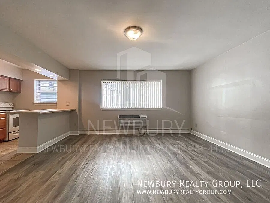 Bright & Modern One-Bedroom Apartment in Port Vue Move-In Ready! — Photo 4