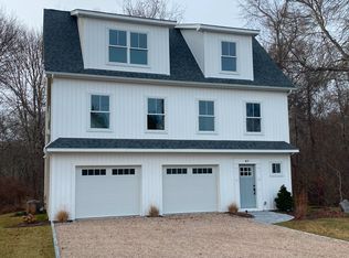 41 Brooklyn Rd, Narragansett, RI 02882