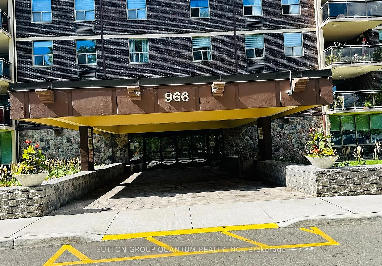 3 bed, $3,075 — Photo 2