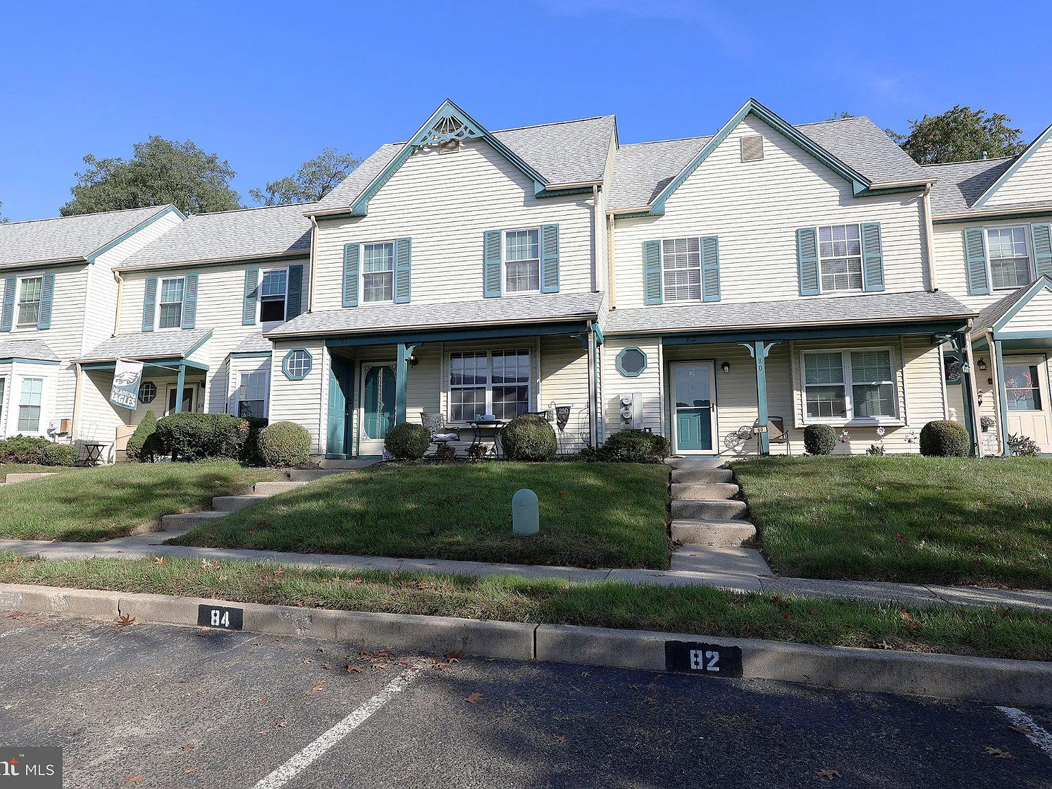 2 bed, 1.0 bath, 872 sqft, $1,950 — Photo 2