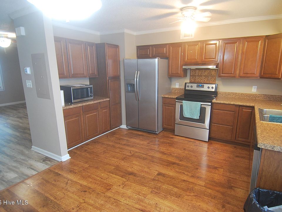 1st image of 136 Oakmont Dr APT 3