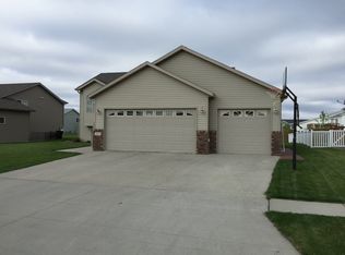 4475 48th St S, Fargo, ND 58104
