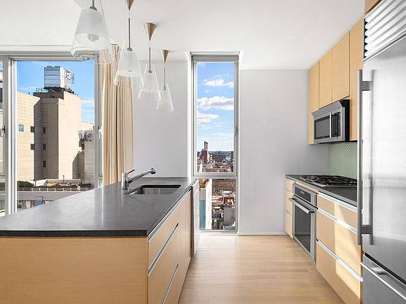 5th image of 110 3rd Ave APT 18C