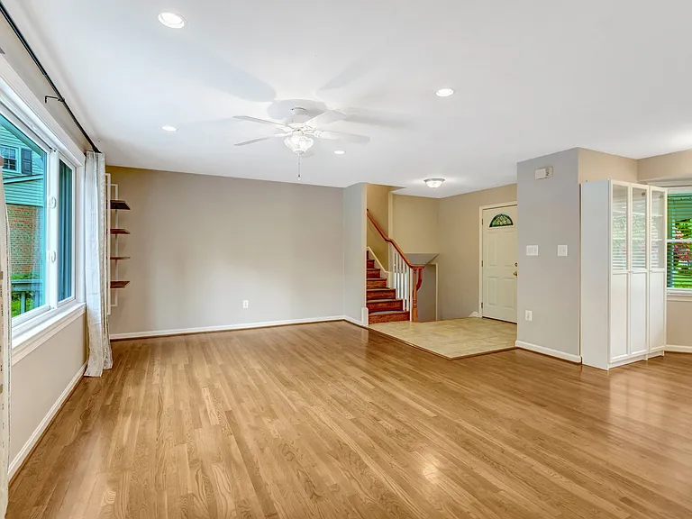 6717 Reynard Dr — Photo 9