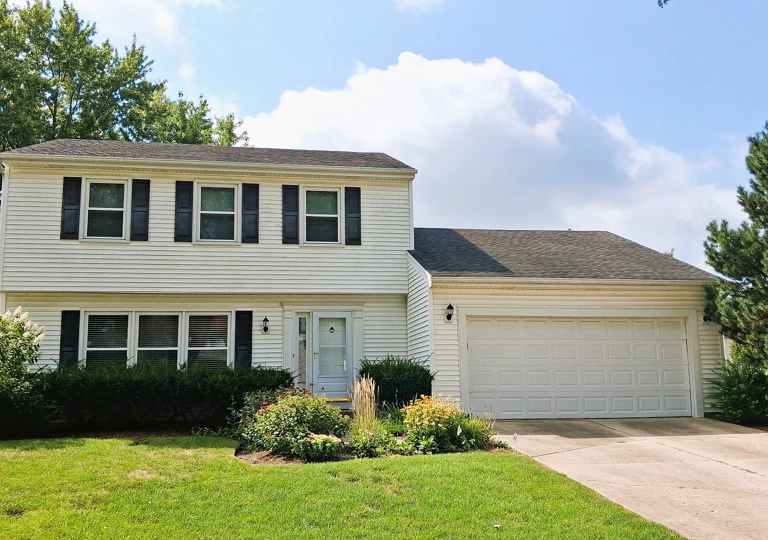 3 bed, 2.5 bath, 1855 sqft, $3,200 — Photo 1