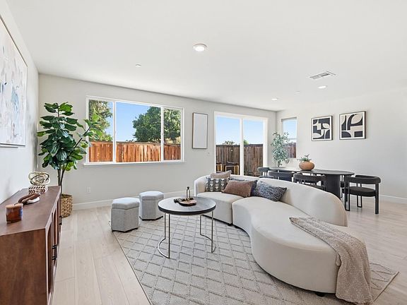 5th image of 1652 Wonderland Way